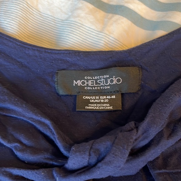 Navy AE top - Picture 3 of 3